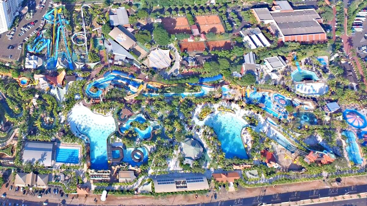1. Thermas dos Laranjais - Olímpia - Segundo o relatório anual Theme Index, o parque aquático Thermas dos Laranjais ocupa a segunda posição entre os parques mais visitados do mundo. Inaugurado em 1987, o local possui 55 atrações espalhadas em uma área de 300 mil metros quadrados com toboáguas, piscina de surfe 180º e etc - (Divulgação/Thermas dos Laranjais)