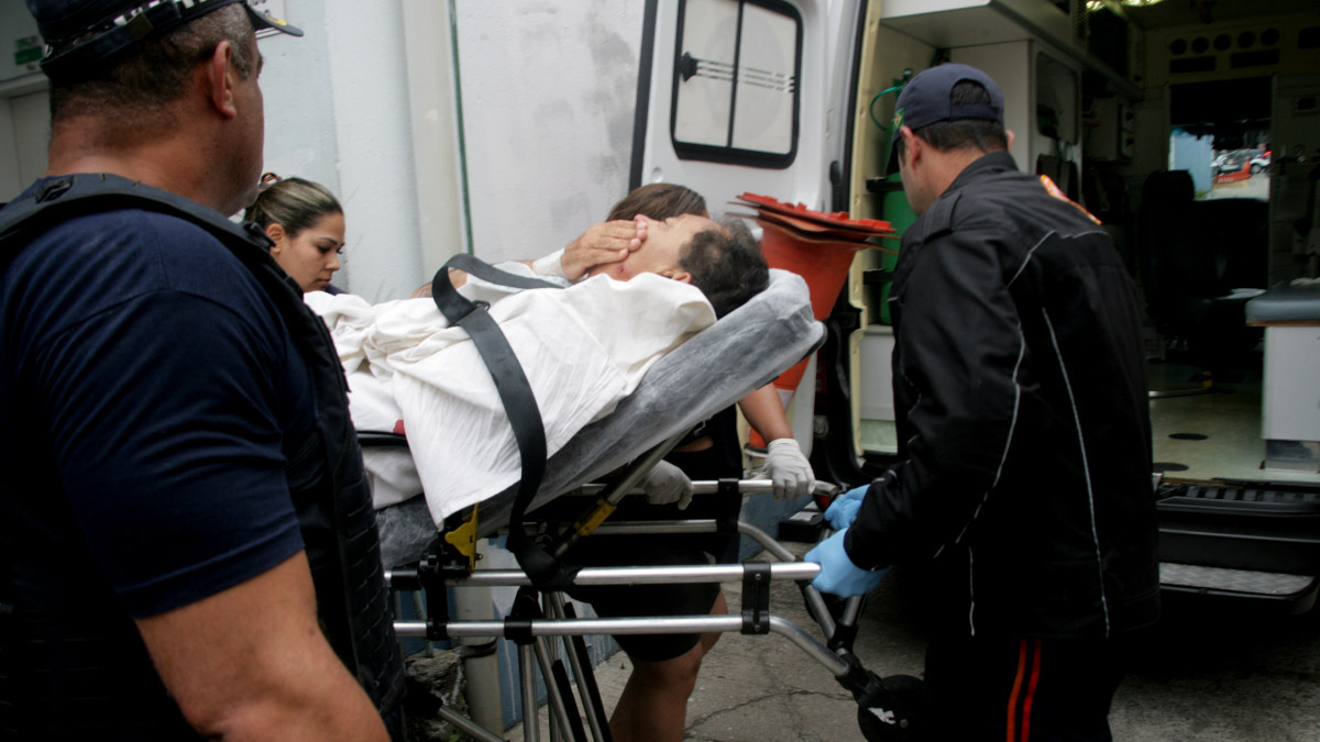 Prefeito, de 72 anos, foi atingido na região do ombro e do pescoço. Foto: Thiago Neme.