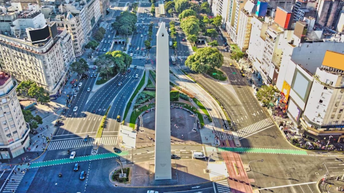 Com o apoio dos proprietários e do governo, Buenos Aires se tornou uma galeria ao ar livre, onde murais retratam a história política da Argentina e temas contemporâneos. Foto: Freepik