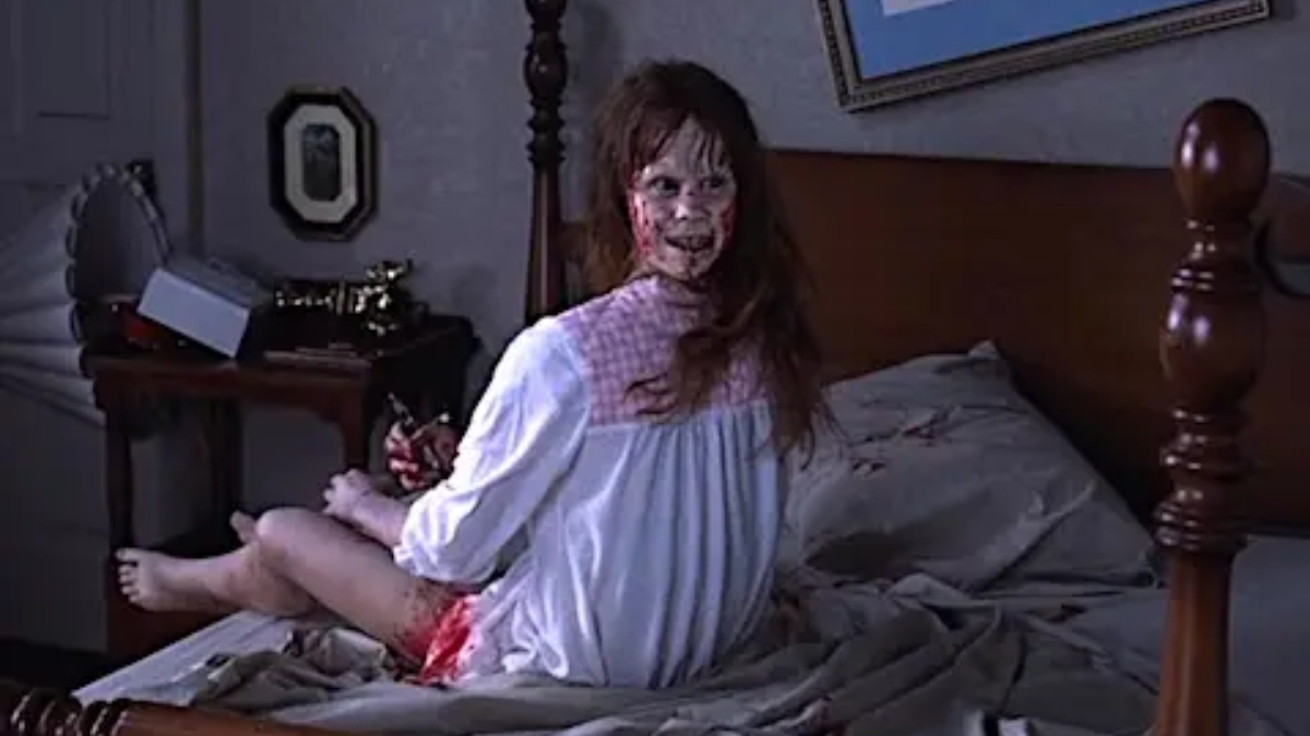 O Exorcista - Uma atriz vai gradativamente tomando consciência de que a sua filha de doze anos está tendo um comportamento completamente assustador. Foto: Divulgação/Warner Bros
