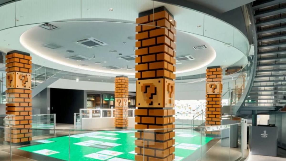 Museu está cheio de atividades interativas, como uma área onde visitantes podem jogar títulos clássicos em console gigante. Divulgação/Museu Nintendo