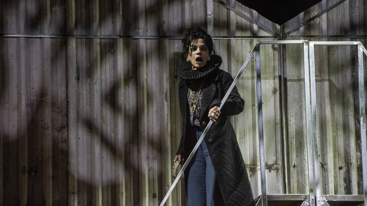 Ana Cecília Costa dá vida à Rainha Elizabeth I, filha ilegítima de Henrique VIII com a famosa Ana Bolena. Foto: Divulgação