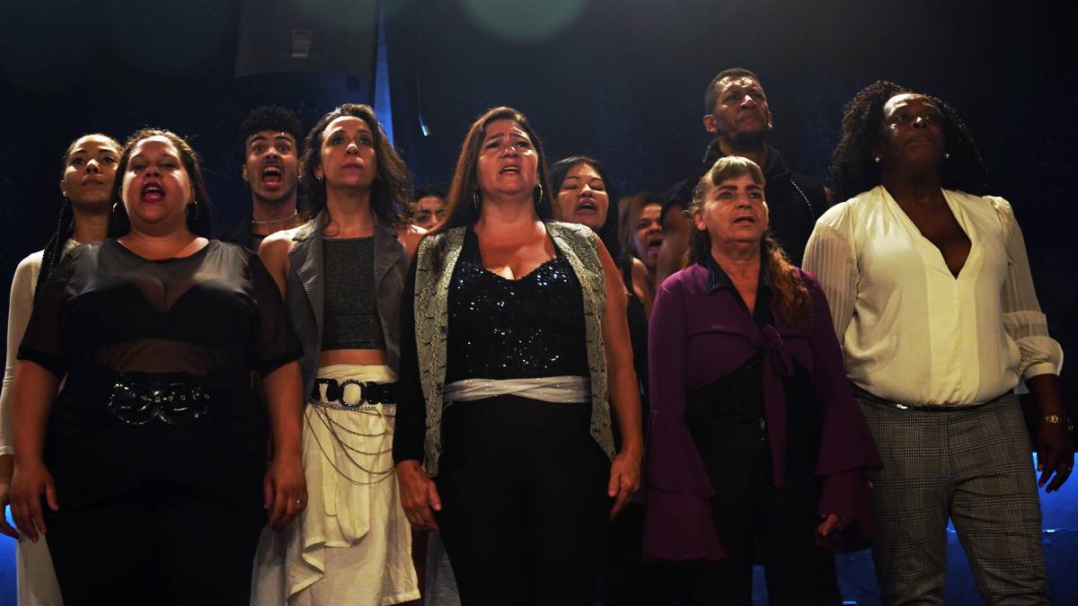 O elenco de 'Se Eu Não Fosse Eu' é composto por mulheres que nunca tiveram experiências profissionais com artes e participaram de oficinas artísticas realizadas pela companhia em casas de acolhidas e outras instituições que enfrentam desafios dos mais variados. Foto: Divulgação