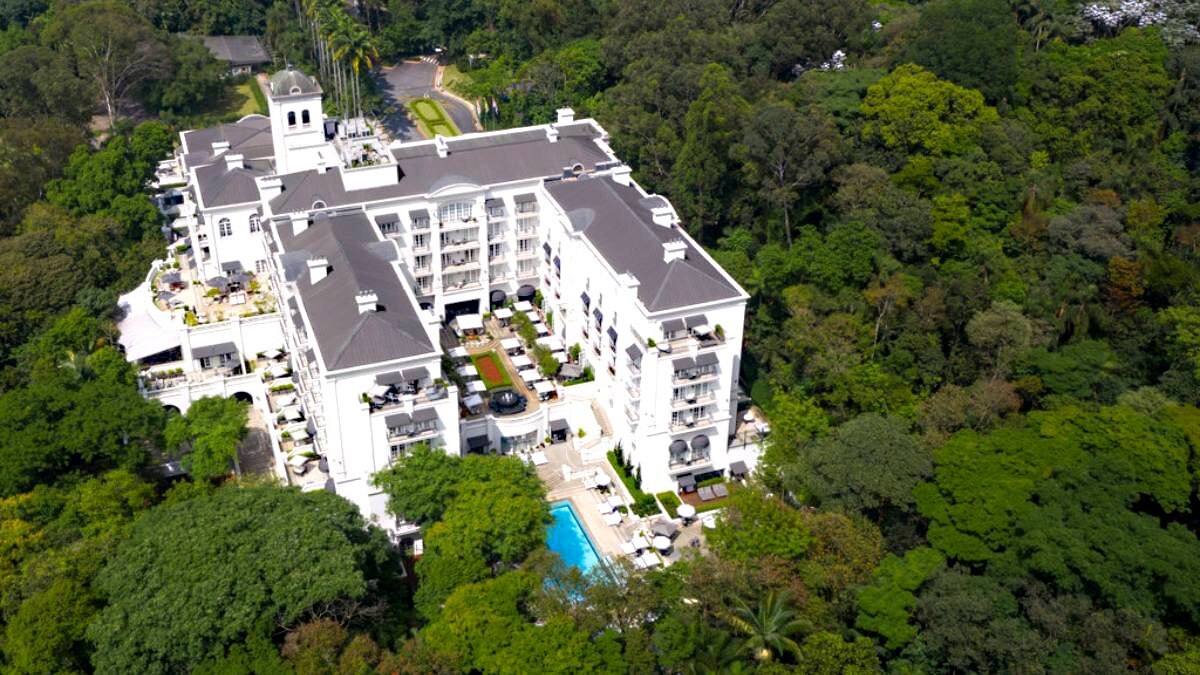 5. Palácio Tangará - São Paulo: Com uma nota de 80,00 e fechando a lista como 20º melhor hotel da América Latina, o Palácio Tangará é também o quinto hotel mais bem colocado no estado de São Paulo e o terceiro entre os localizados na capital paulista. A estadia fica a partir de R$ 3.450 por noite na opção mais barata, a depender do dia e do quarto escolhidos - (Divulgação)
