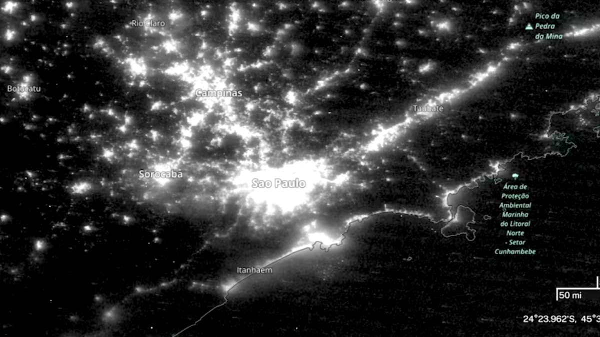 São Paulo antes das fortes chuvas e o apagão da última sexta-feira (11/10). Fotos: Nasa