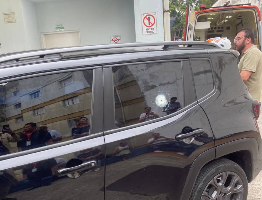 Prefeito e mais três pessoas estavam no veículo no momento em que foi alvejado com tiros.