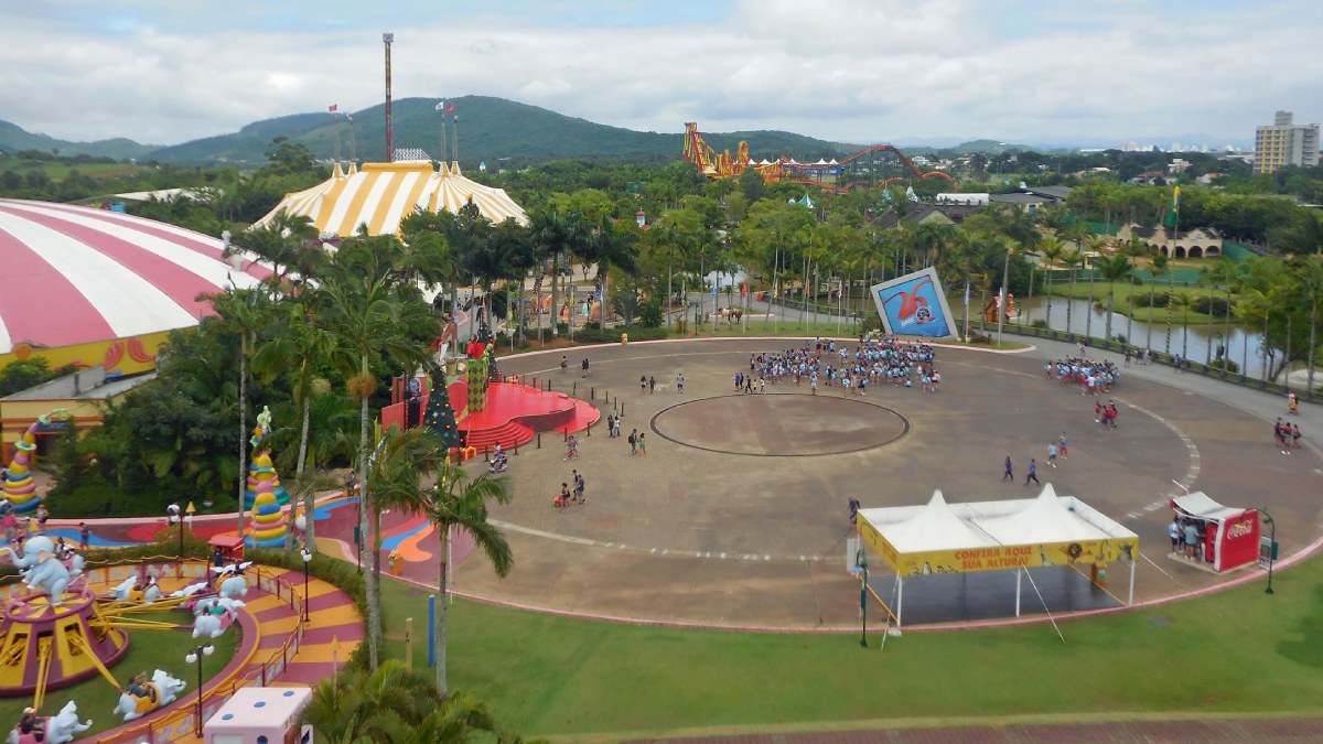 Desde 2012, o parque firmou alianças com gigantes do entretenimento, como a DreamWorks Animation e a Universal Studios, elevando sua oferta de experiências a um nível internacional. Foto: Wikimedia Commons