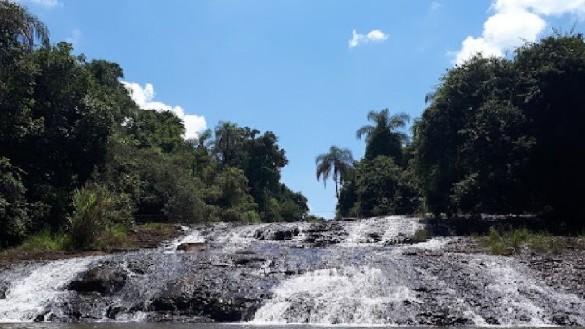 3. Brotas - Destino ideal para quem desejar relaxar e contemplar as mais incríveis cachoeiras, o local é um verdadeiro remédio para aliviar o estresse. A Cachoeira do Escorregador é um dos principais atrativos da cidade - (Thaisacam/Google Reviews)