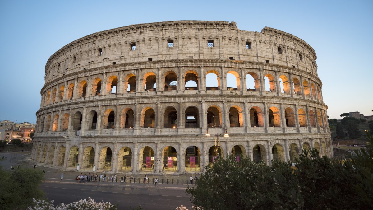 O Coliseu, em Roma, é um testemunho da grandiosidade do Império Romano. Inaugurado em 80 d.C., o anfiteatro já abrigou combates de gladiadores e espetáculos que reuniam até 73 mil espectadores. Foto: Freepik