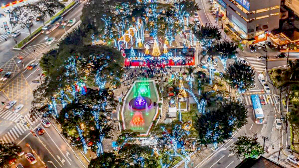 Decoração natalina praça Nicola Vivilechio Taboão da Serra 