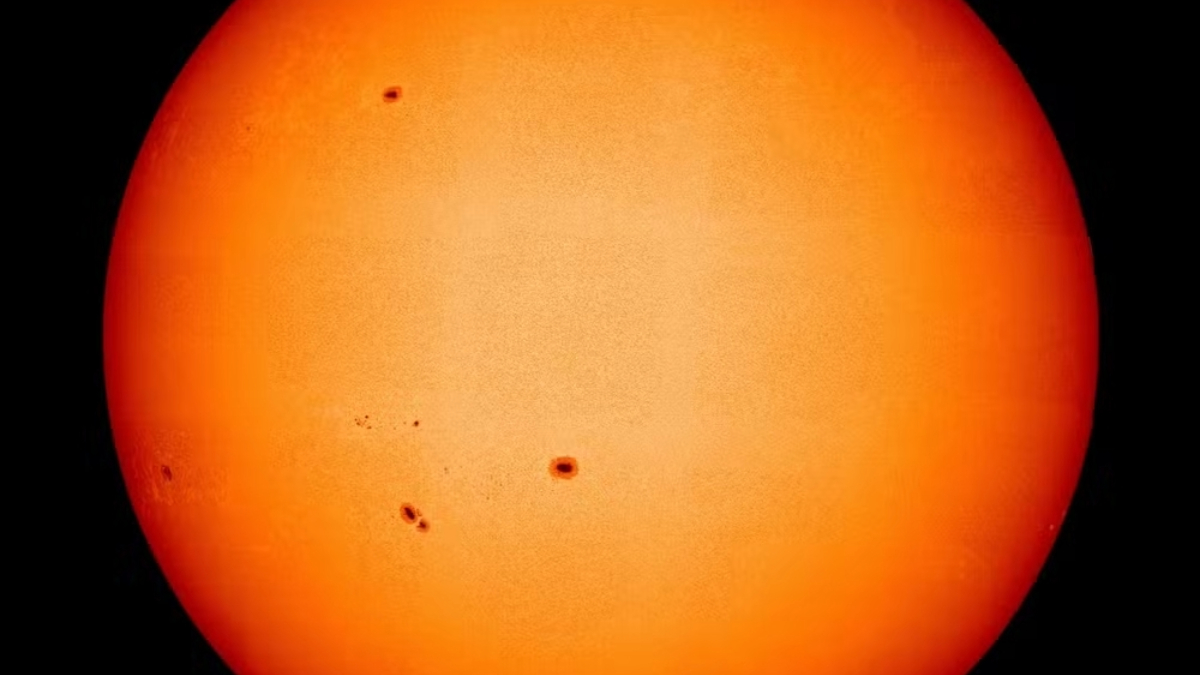 Sonda Solar Orbiter registra imagens inéditas do Sol com alta resolução.