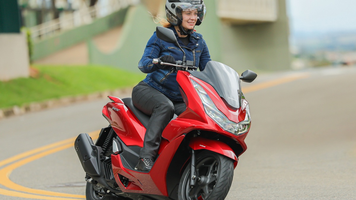 O sistema de transmissão CVT, que limita eventuais perdas de tração do pneu traseiro em pisos de baixa aderência /Foto: Divulgação