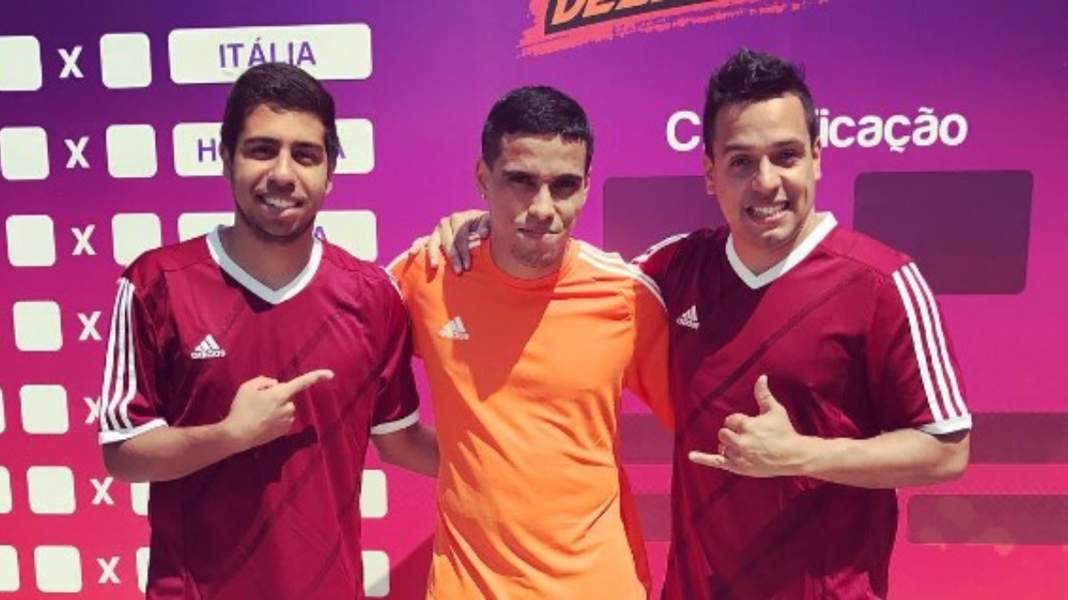 Lucaneta, Wendell Lira e Diego Freestyle em foto no stand da Supercopa Desimpedidos 2017 /Reprodução/Redes sociais