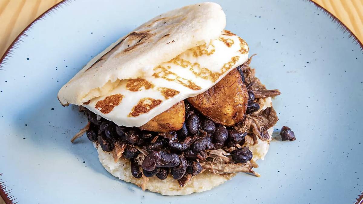 Um dos destaques gastronômicos do festival são as 'Arepas Colombianas', um tipo de pão plano feito de massa de milho pré-cozida, podem ser servidas simples ou com recheio. Foto: Divulgação