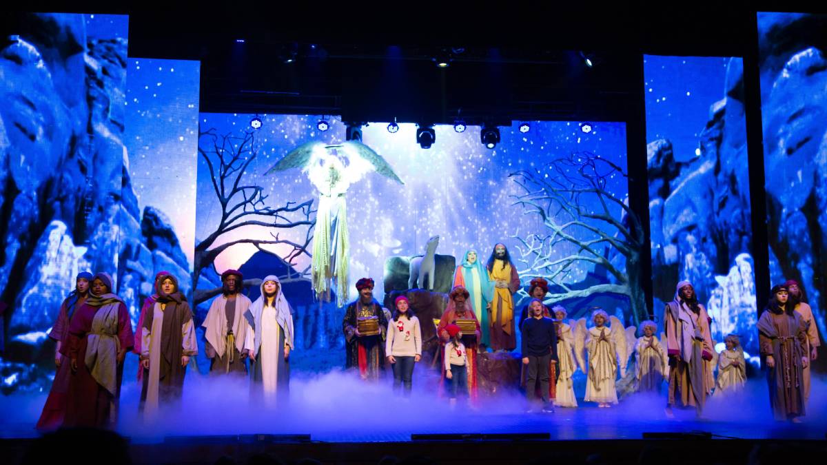 Nesta trajetória, eles participam ainda do baile das princesas e seguem o caminho dos 'Três Reis Magos' até a manjedoura, chegando ao verdadeiro espírito do Natal. Foto: Bianca Tatamiya/Divulgação