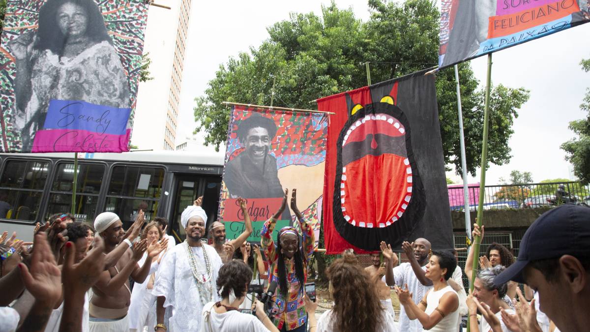 Como todos os espetáculos da companhia, 'BORI' é marcado por provocações de interação com o público. Durante a encenação, os espectadores são convidados a participar e a se envolver com a dramaturgia. Foto: Guto Muniz/Divulgação