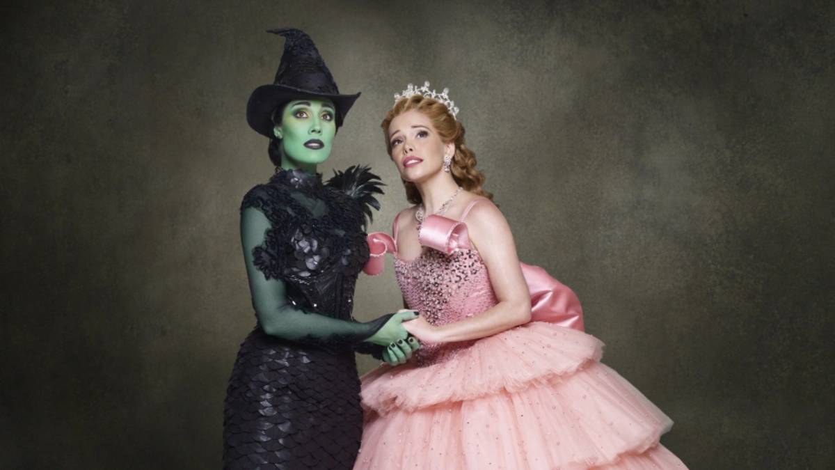 Na versão dublada, Myra Ruiz e Fabi Bang, atrizes que interpretaram as bruxas nas versões brasileiras do musical, dão voz às personagens mágicas. Foto: Divulgação
