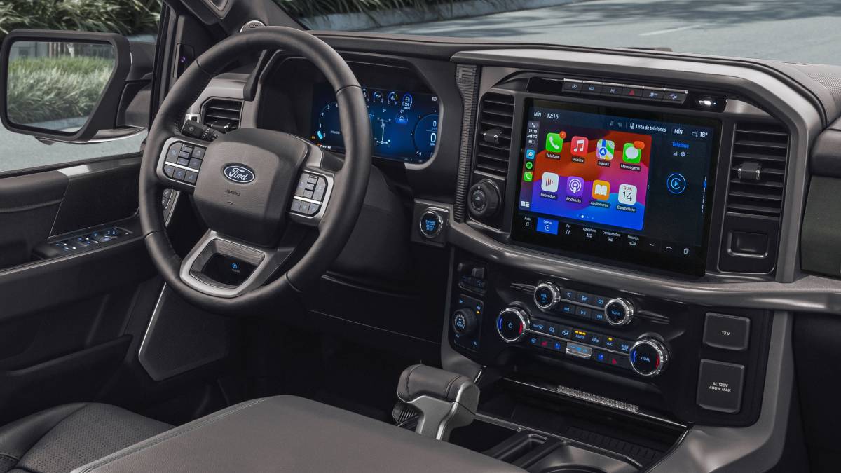 O interior da nova 'F-150' ganhou novos acabamentos e um head-up display para projetar informações para o motorista no para-brisa que, de acordo com a Ford, tem a melhor definição de imagem da categoria. Foto: Divulgação
