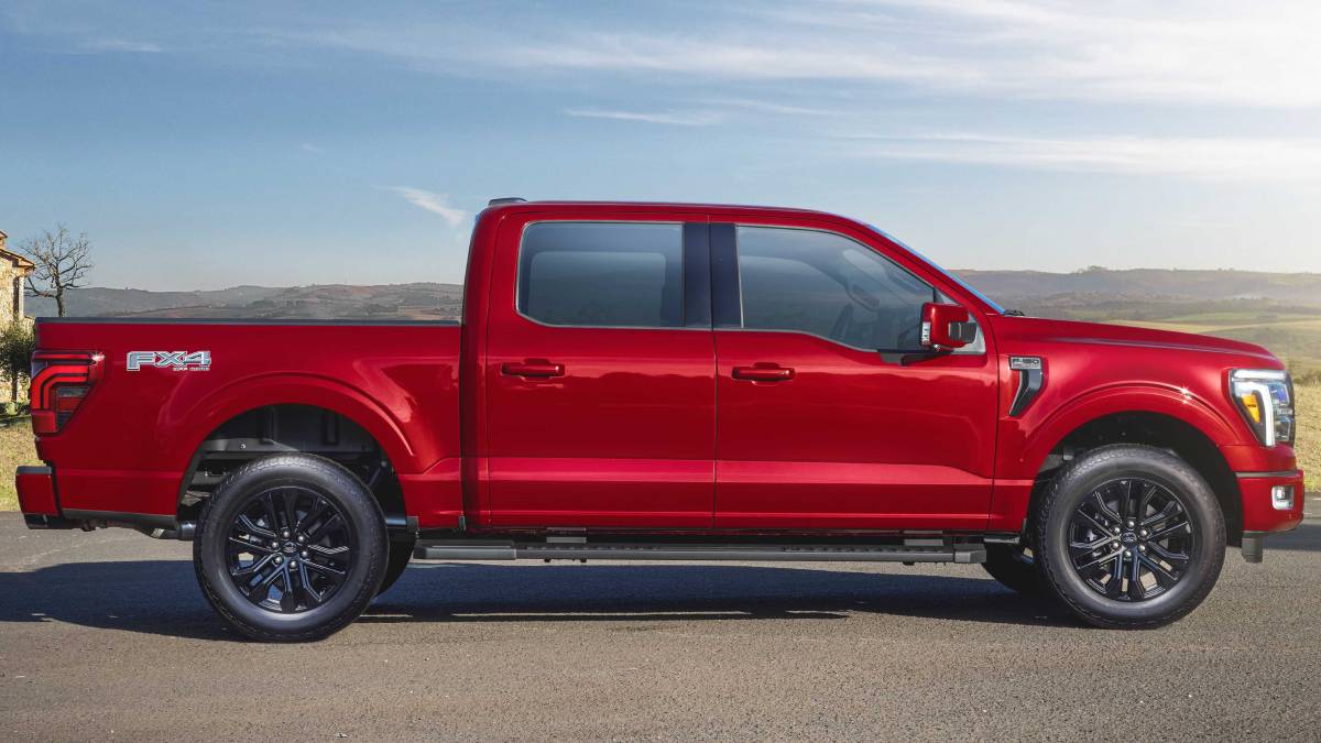Nas duas versões, a 'F-150' preservou as medidas: 5,88 metros de comprimento 53 centímetros a mais que a 'Ranger' , 2,09 metros de largura (2,43 metros com os espelhos), 1,96 metro de altura e 3,69 metros de entre-eixos, com 23,8 centímetros de vão livre em relação ao solo. Foto: Divulgação