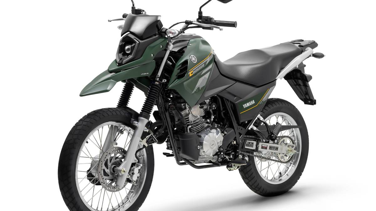Ambos os modelos chegam às lojas em novembro, com três anos de garantia e revisão com preço fixo. O preço da 'R15 ABS' parte de R$ 21.790 e o da 'Crosser ABS', de R$ 21.290. Foto: Divulgação