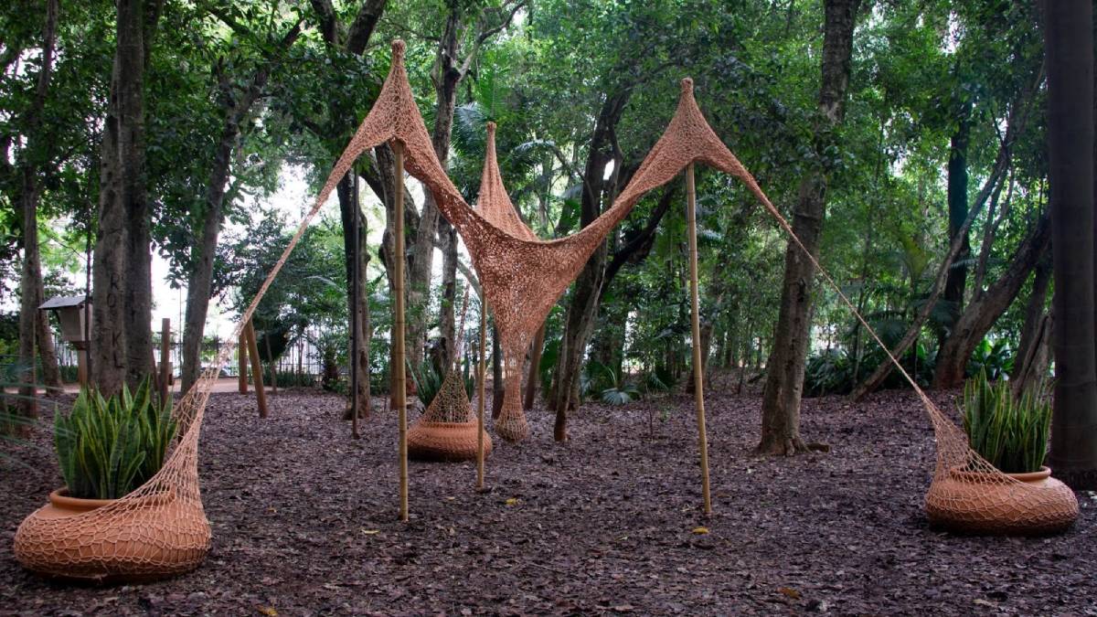 Obra 'Teia do bicho tempo, quark!', de Ernesto Neto. Foto: Karina Bacci/Divulgação