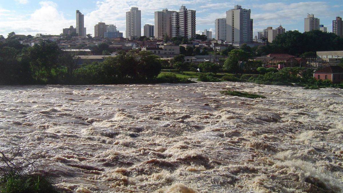O rio, que corta o município, é um dos principais símbolos da cidade e um elemento central em sua vida cotidiana, além de ser um dos maiores atrativos turísticos locais. Foto: Wikimedia Commons