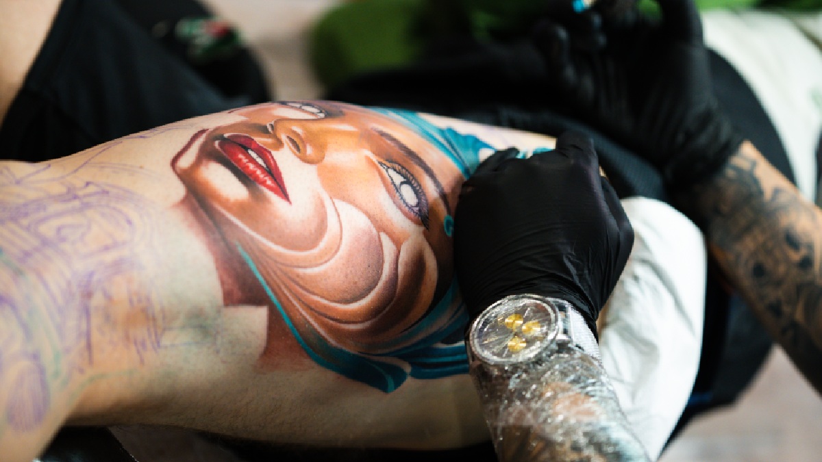 O evento oferecerá cursos de tatuagem e piercing a jovens de comunidades carentes da Grande São Paulo. Divulgação Acelera.xyz