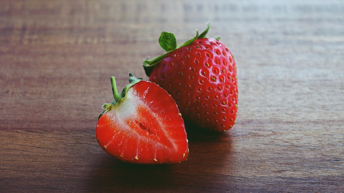 Os morangos são ricos em vitamina C, um nutriente essencial para o bom funcionamento do sistema imunológico. Foto: Pexels