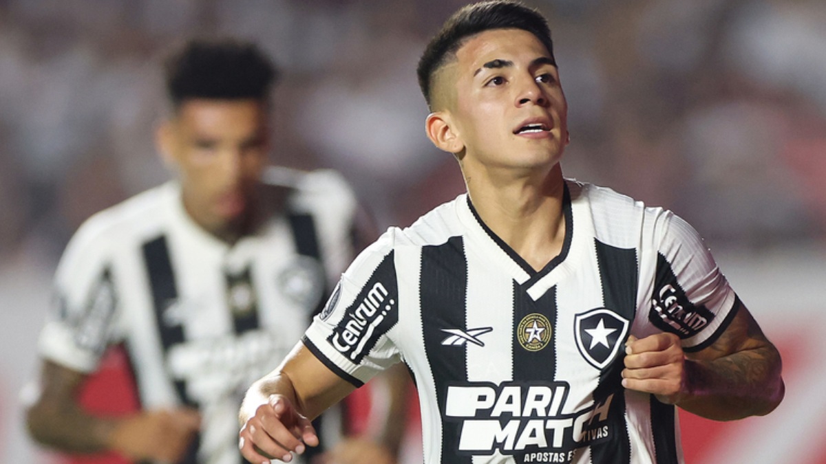 Almada é meia atacante do Botafogo. /Vitor Silva/Botafogo