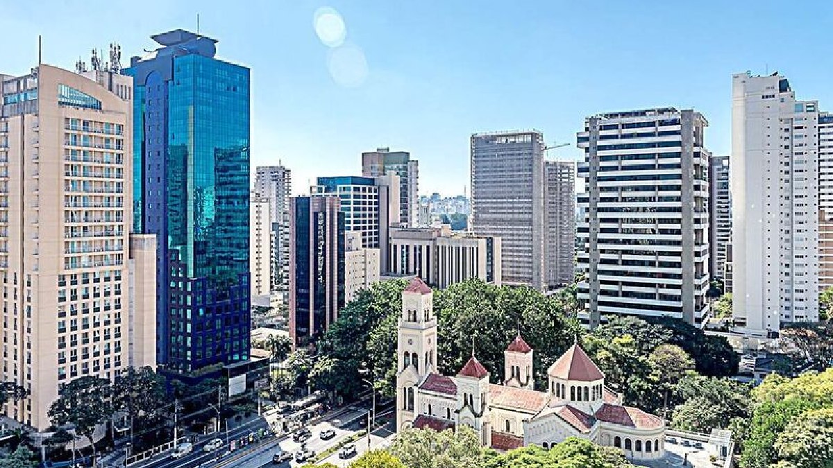 Quase empatado na liderança, o bairro da Vila Olímpia ocupa a segunda posição do ranking, com custo médio de R$ 15,63. Na simulação de apartamentos de 80 metros quadrados, a taxa de condomínio fica em R$ 1.250 - (Rodrigo Pivas/Gazeta de S. Paulo)