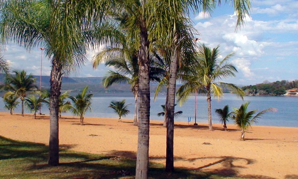 Com 1,5 km de extensão, a praia é um convite para a prática de esportes náuticos, mergulhos, passeios de lancha e jet skis, além de proporcionar um local perfeito para os amantes do sol relaxarem nas suas margens. Foto: Divulgação/Prefeitura de Rifaina
