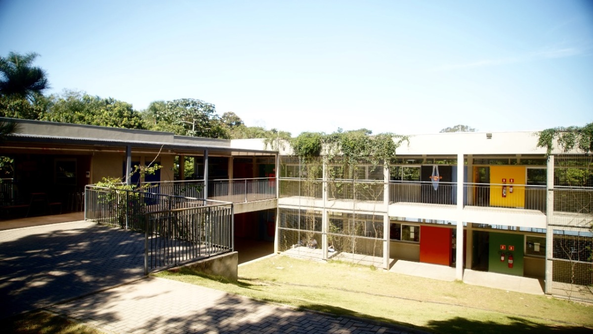 O Colégio Mão Amiga também atua em parceria com projetos culturais e esportivos. Aos sábados, mais de 550 atendimentos são realizados em atividades abertas à comunidade, como capoeira, karatê e oficinas artísticas. Foto: Divulgação/Colégio Mão Amiga