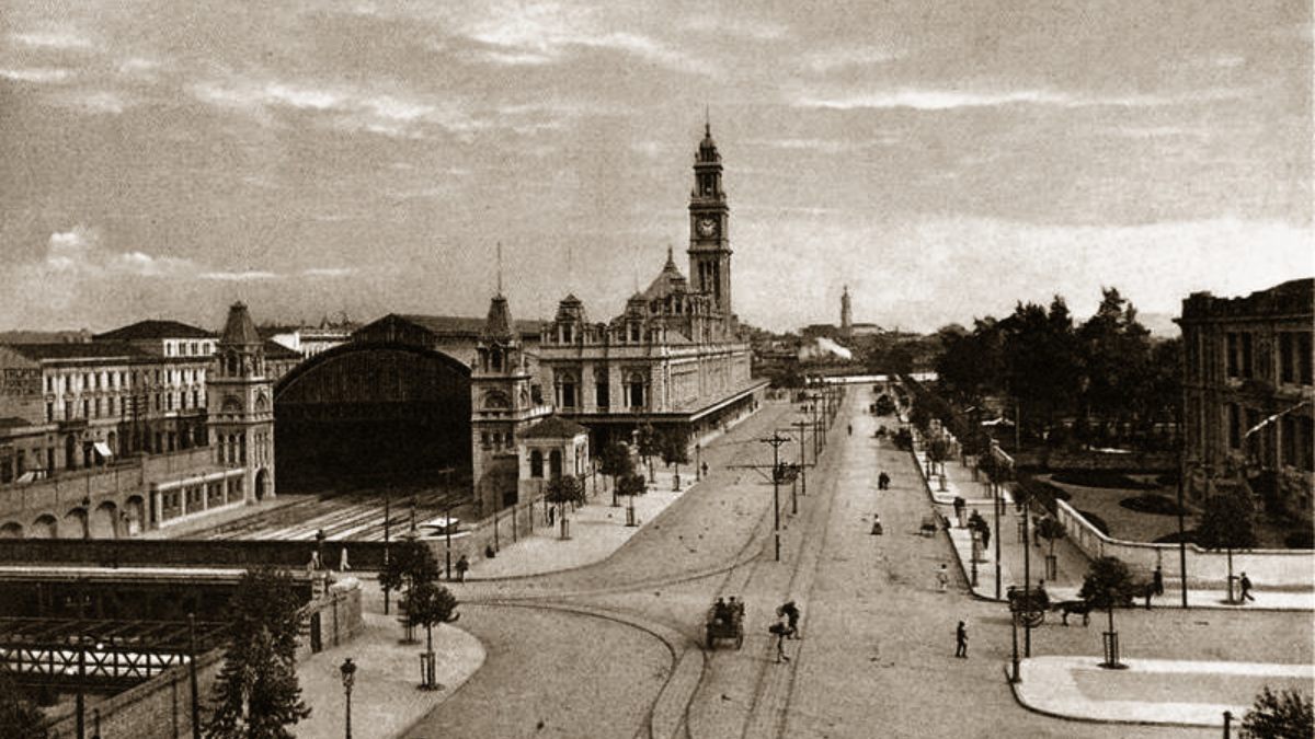 Inaugurada oficialmente em 1867 e aberta ao público em 1901, a Estação da Luz é uma das mais antigas e importantes da cidade. Foto: Wikimedia Commons