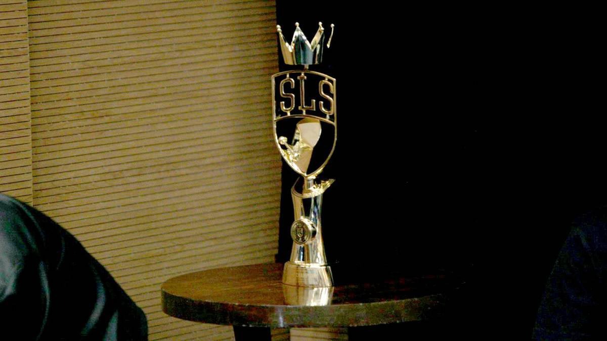 Ao lado do cobiçado troféu da temporada e em um clima de descontração, os quatro skatistas mostraram confiança para o SLS. Foto: Thiago Neme/Gazeta de S. Paulo