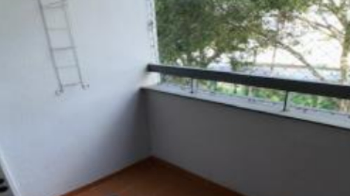 Imóvel possui uma varanda