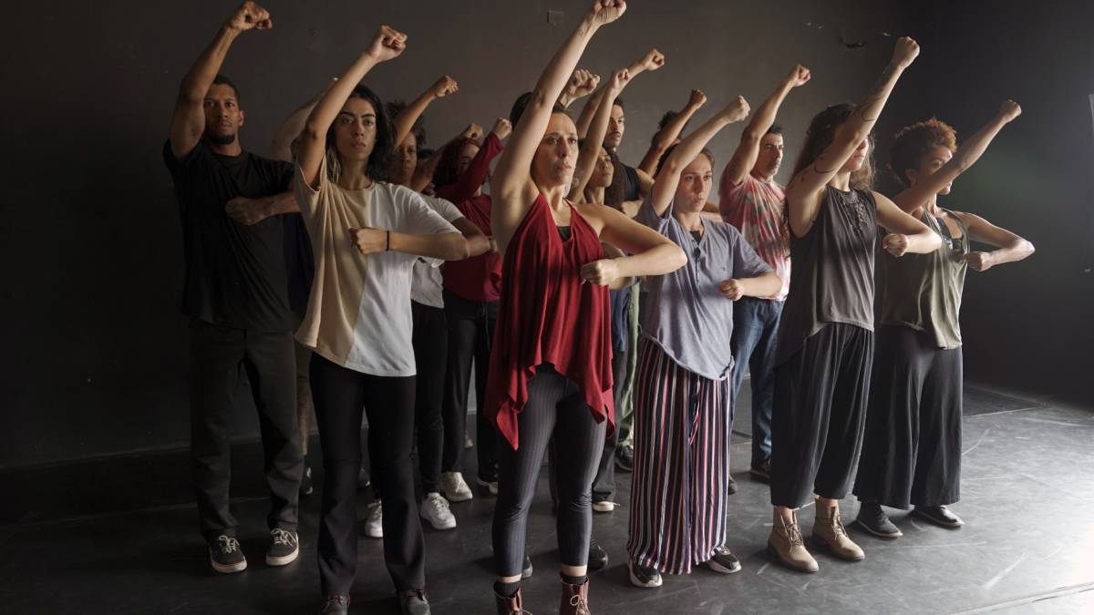 Já entre quinta e domingo (12 a 15/12), às 20h, será a vez do 'Kasulo - Espaço de Artes', na Barra Funda, receber o espetáculo. No sábado (14/12), às 16h, 'ATO' será encenado no Parque Augusta, na região central, e no domingo (15/12), às 15h, na avenida Paulista. Foto: Juan Espinoza/Divulgação