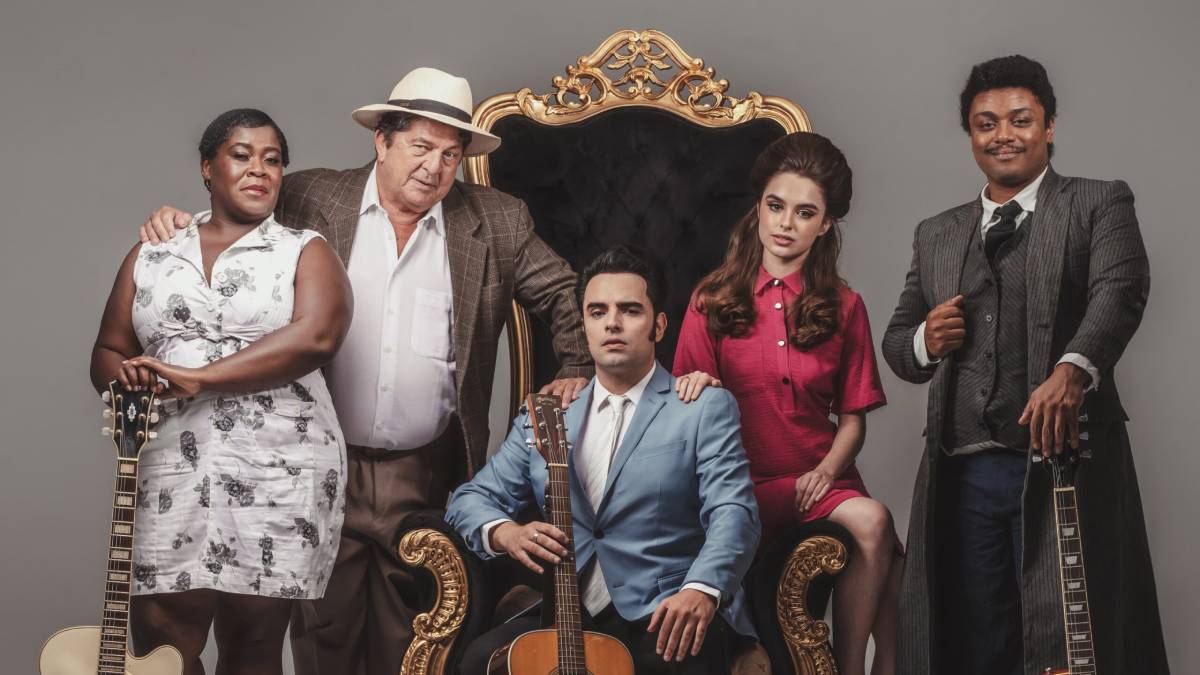 'O Rei do Rock - O Musical', escrito por Beto Sargentelli, que recebeu o troféu 'Destaque Dramaturgia Original' na 7ª edição do Prêmio Destaque Imprensa Digital (DID) por seu trabalho, mergulhou na fascinante trajetória de Elvis Presley. Foto: Stephan Solon/Divulgação