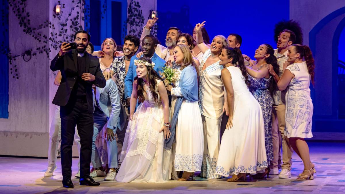 Assinada por Charles Möeller & Claudio Botelho, a montagem trará de volta o elenco original, com Claudia Netto como Donna, Maria Brasil como Sophie, Gottsha como Rosie e Maria Clara Gueiros como Tanya. Foto: Caio Gallucci/Divulgação
