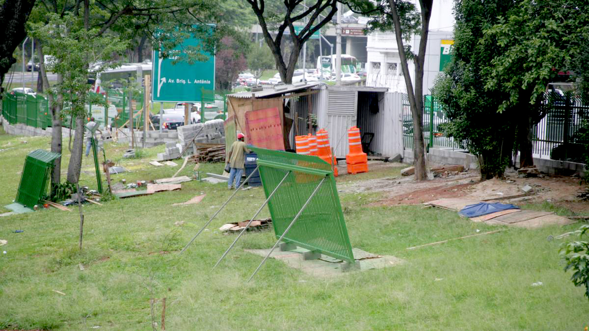 Local receberá solo preparado para facilitar o plantio das novas espécies vegetais.