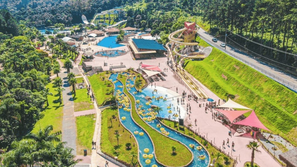 Localizado a 60 quilômetros da capital paulista, há um parque aquático muito famoso e aprovado pelo público. Trata-se do Magic City, em Suzano, Região Metropolitana de São Paulo - (Divulgação/Magic City)