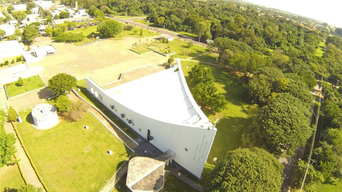 Igreja Matriz de Primavera tem arquitetura em formato de barco. Vale a visita. Foto: Divulgação/Prefeitura de Rosana
