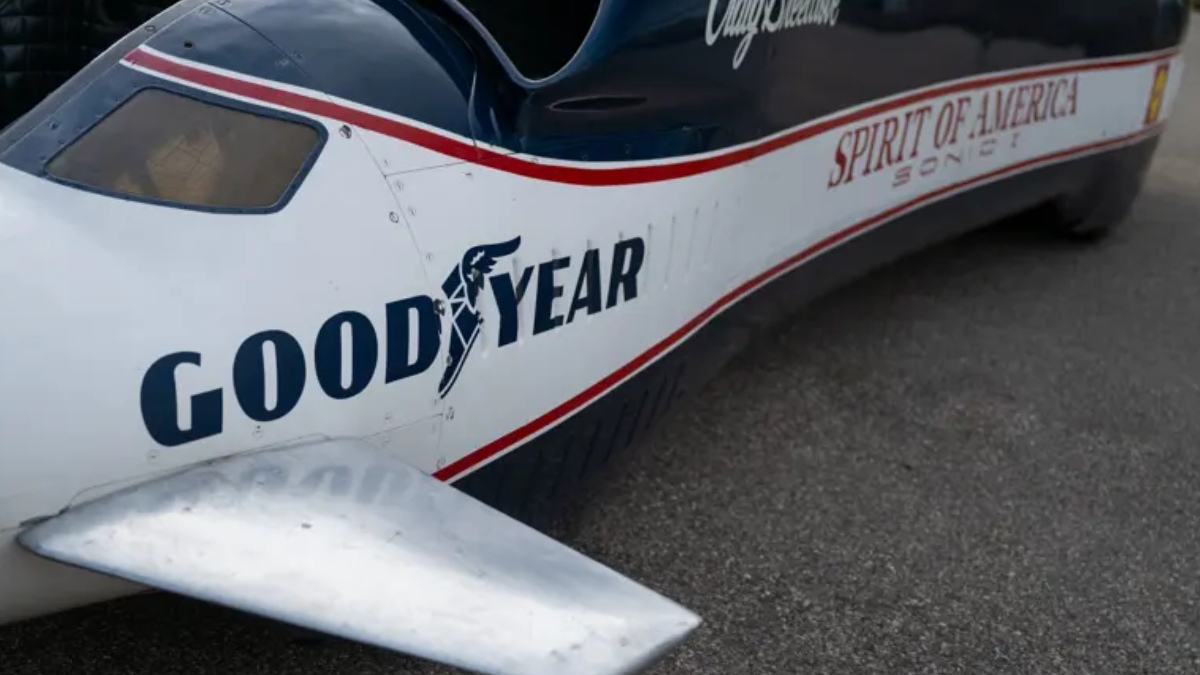 Veículo é feito de carcaça de avião. /Divulgação/RM Sotheby's