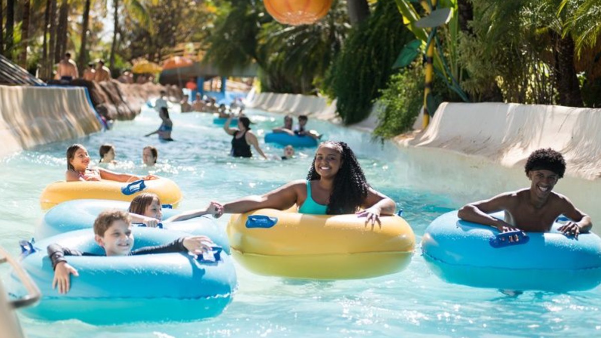Para quem quer relaxar no parque aquático, o rio lento é uma das atrações principais do Thermas dos Laranjais. Foto: Divulgação