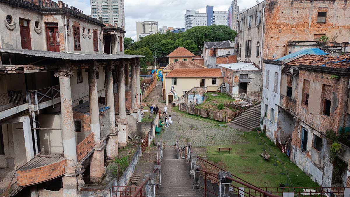 Considerada a primeira vila urbana da Capital, ela é composta por 37 casas e um palacete, distribuídos em 4,5 mil m² - Foto: Mayra Azzi / Acervo Instituto Pedra