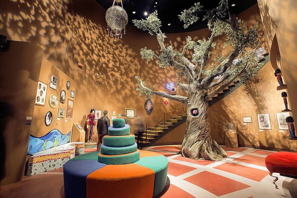 Durante a experiência imersiva os visitantes podem aproveitar 18 ambientes diferentes, além de 200 fotos inéditas do acervo da TV Cultura. Foto: Reprodução/Redes Sociais (@expocasteloratimbum)