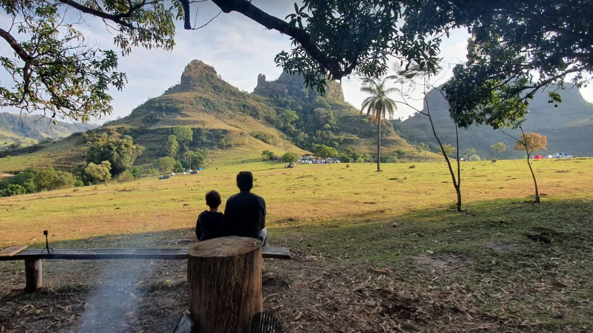 Fundada em 1847 como Patrimônio de Nossa Senhora da Piedade, Bofete carrega uma história rica. Seu nome, oficializado em 1921, tem origem no "Morro do Buffet", usado por tropeiros como ponto de apoio.
