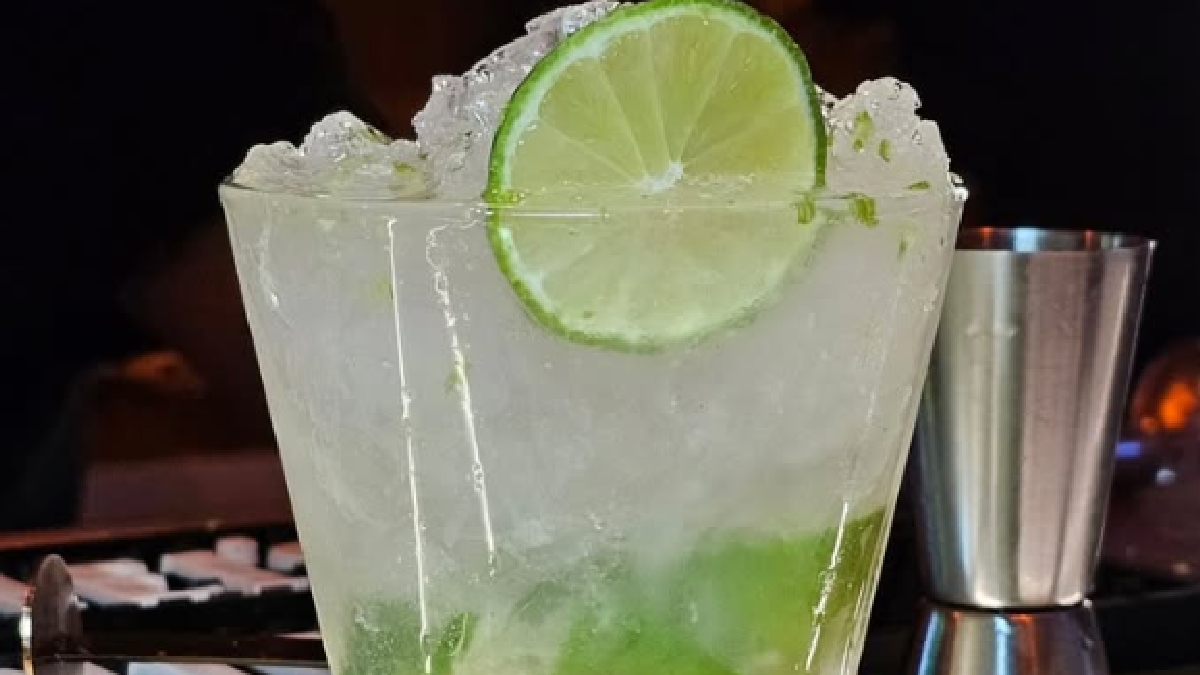 Com entrada gratuita e localizado na Rua Augusta, no centro de São Paulo, um dos principais atrativos do bar é a caipirinha, que custa apenas R$ 9,90 - (Divulgação)