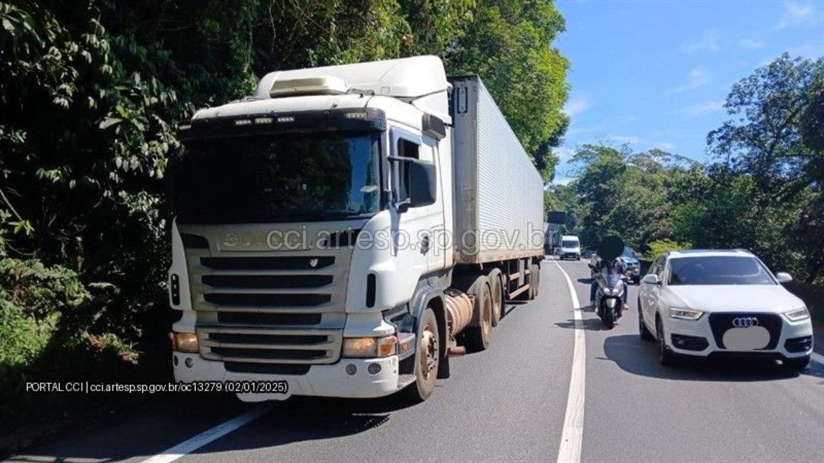Acidente ocorreu na altura do quilômetro 46, em Cubatão, por volta das 9h25. Divulgação/Artesp