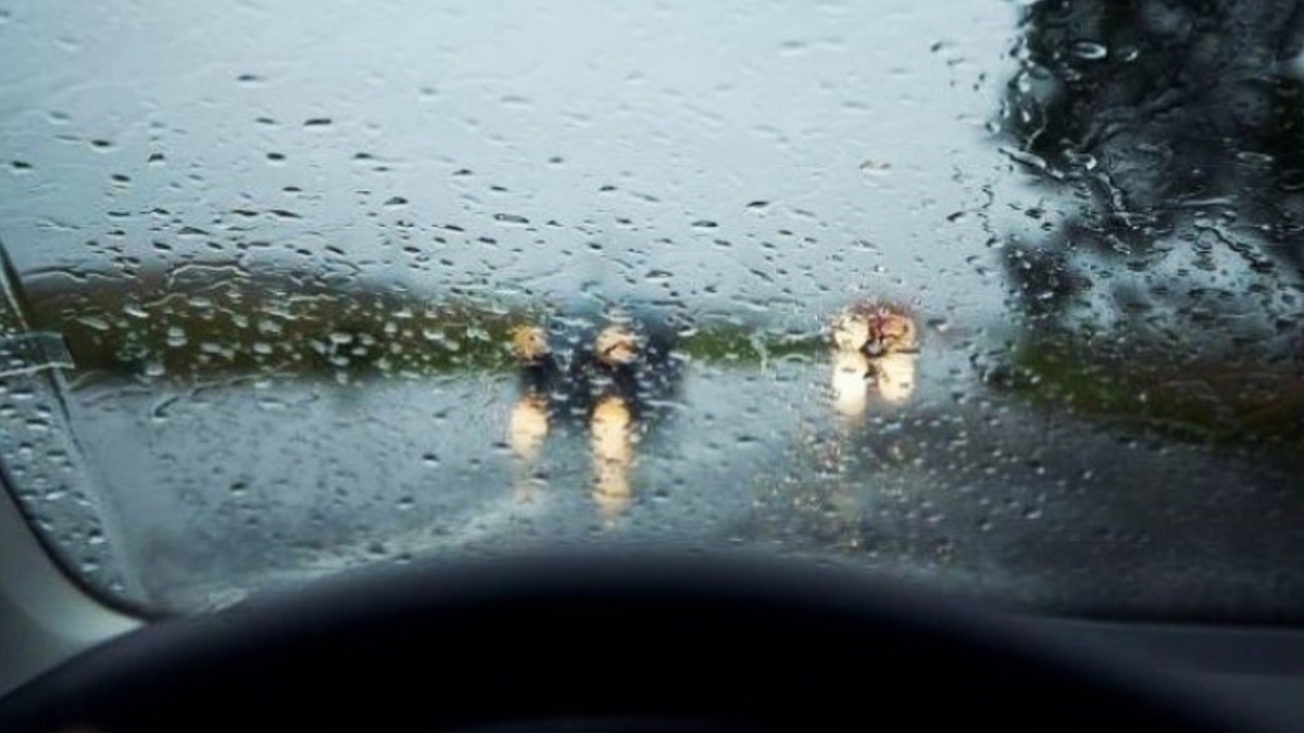 Evite fazer ultrapassagens desnecessárias e mantenha uma distância segura em relação ao carro da frente. Foto: Divulgação