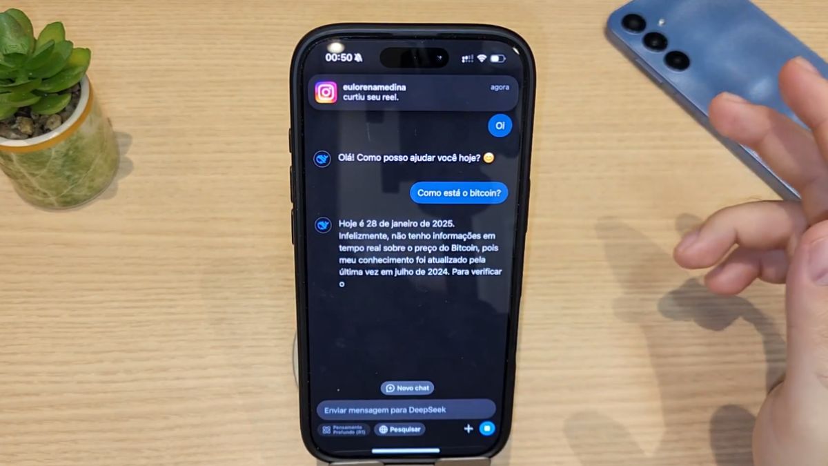 A tecnologia da DeepSeek promete democratizar a inteligência artificial, desafiando a liderança ocidental no setor. (Foto: Reprodução/Youtube)
